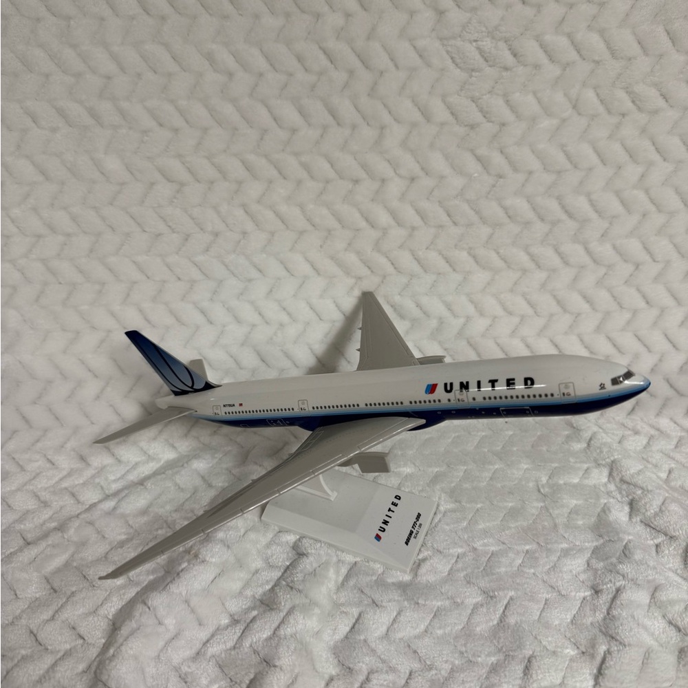 United Airlines Airplane Model With Stand N775UA